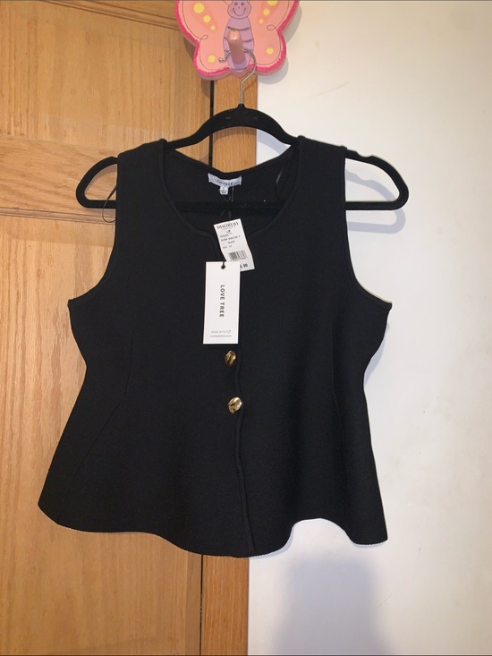 Love Tree Tops - Love Tree sleeveless sweater